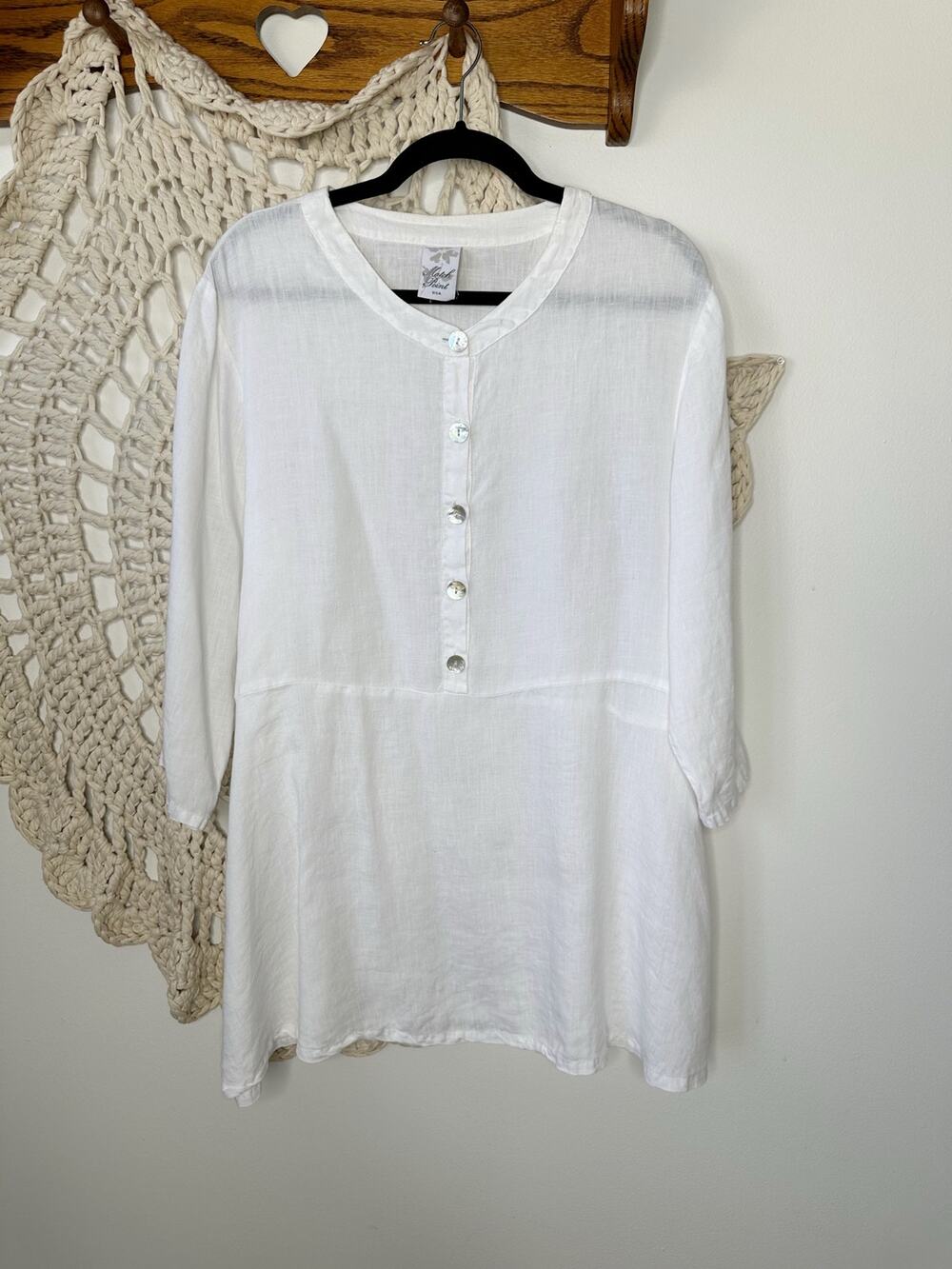 Match Point Linen White Lagenlook Mother Of Pearl Button Front Size Large